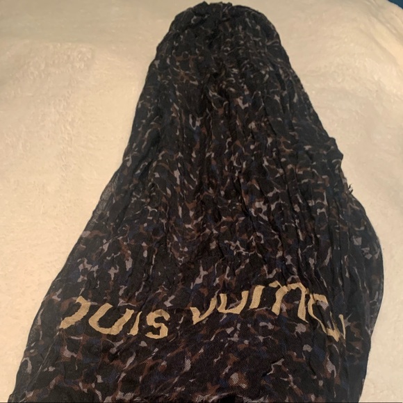 Louis Vuitton Unique Scarf - Picture 3 of 10